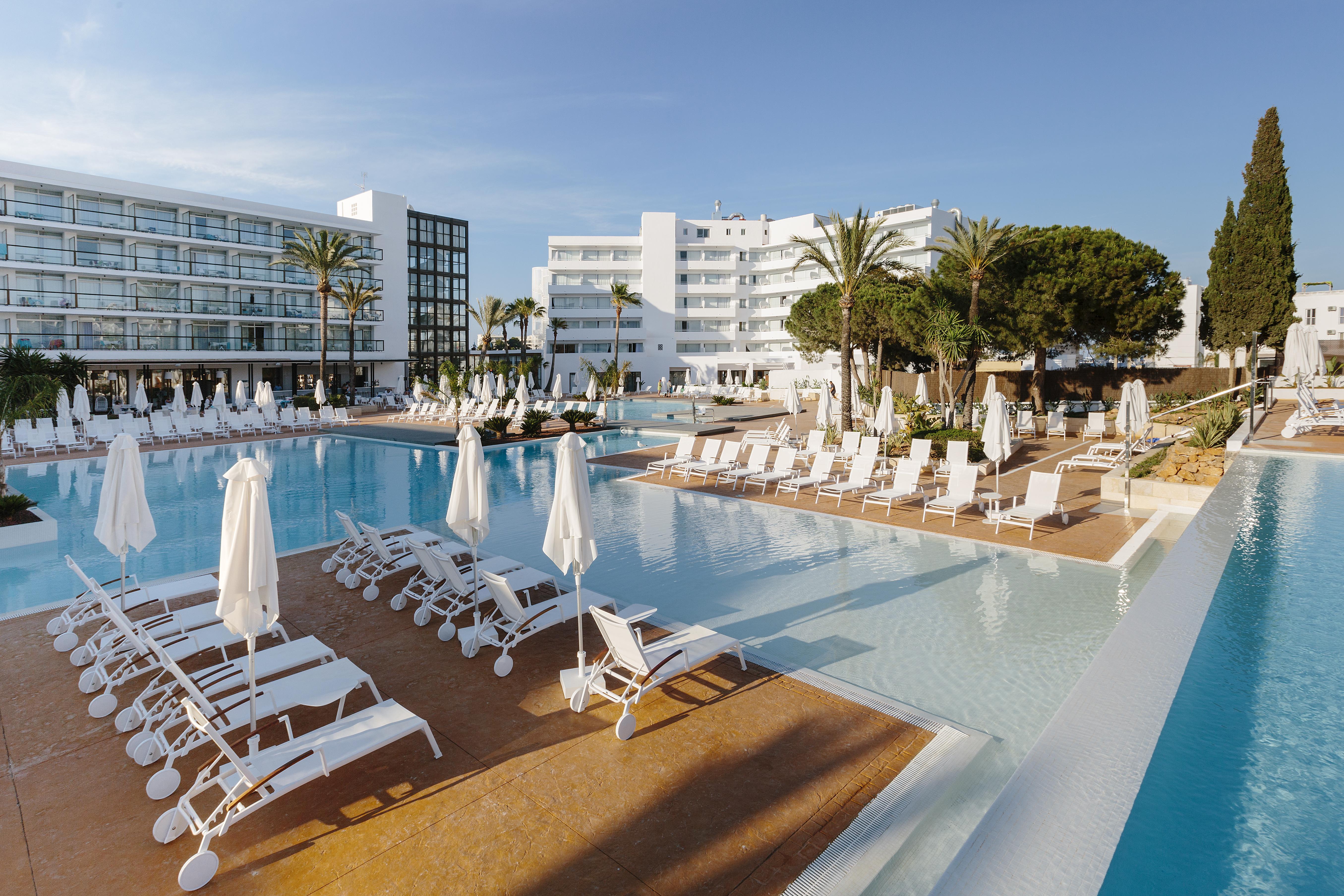 Отель Aluasoul Ibiza - Adults Only Эс-Кана Экстерьер фото