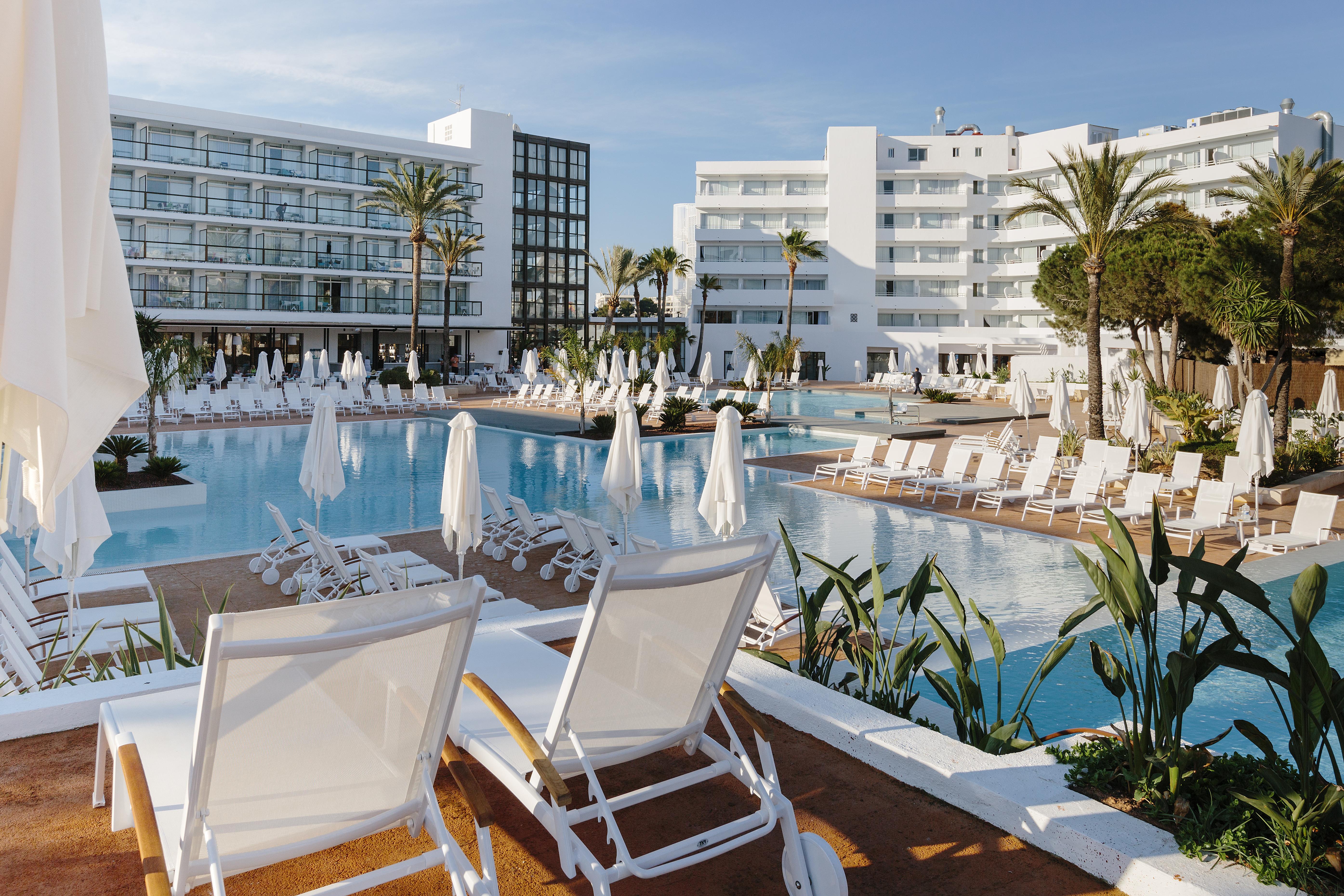 Отель Aluasoul Ibiza - Adults Only Эс-Кана Экстерьер фото