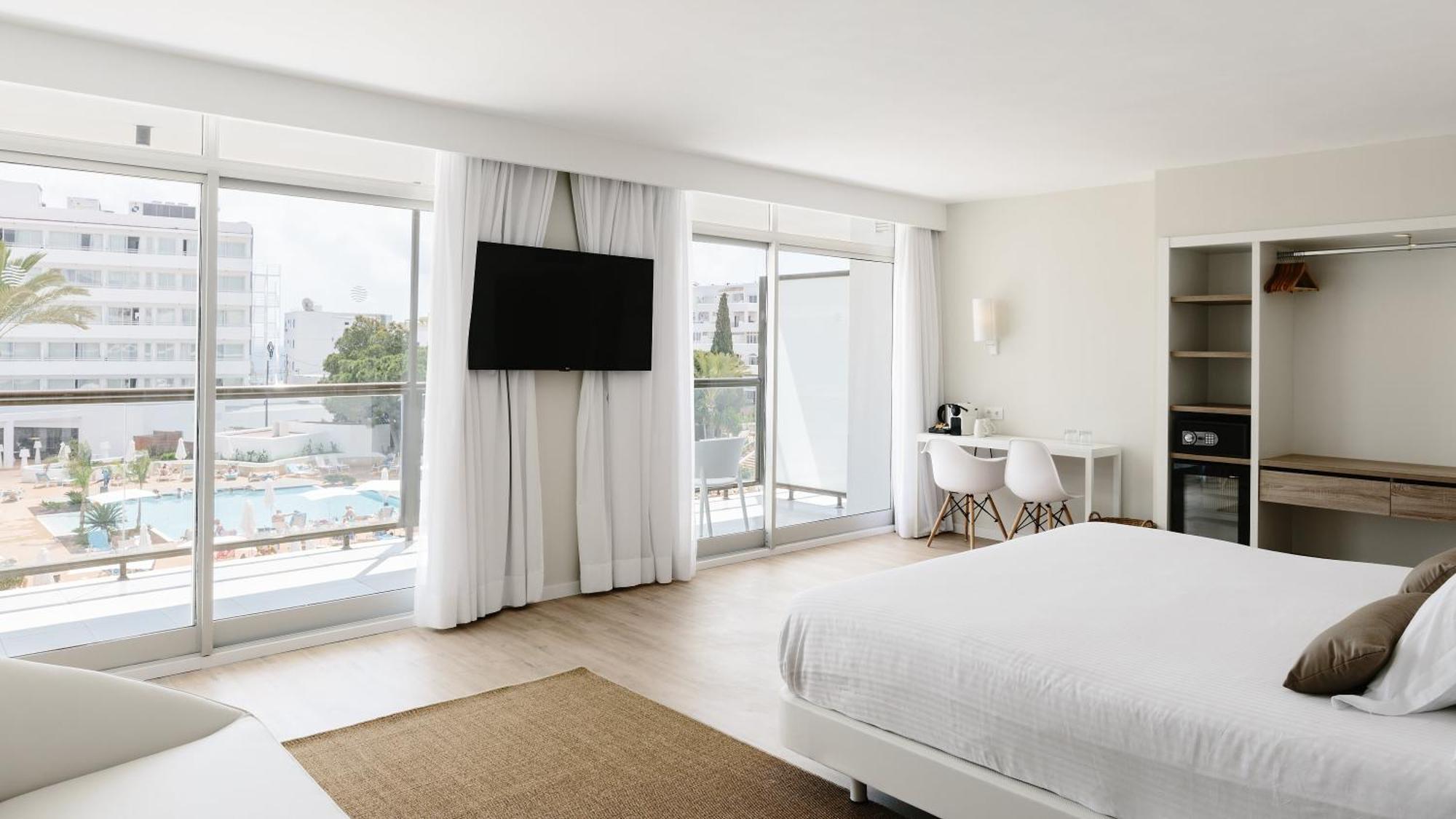 Отель Aluasoul Ibiza - Adults Only Эс-Кана Экстерьер фото