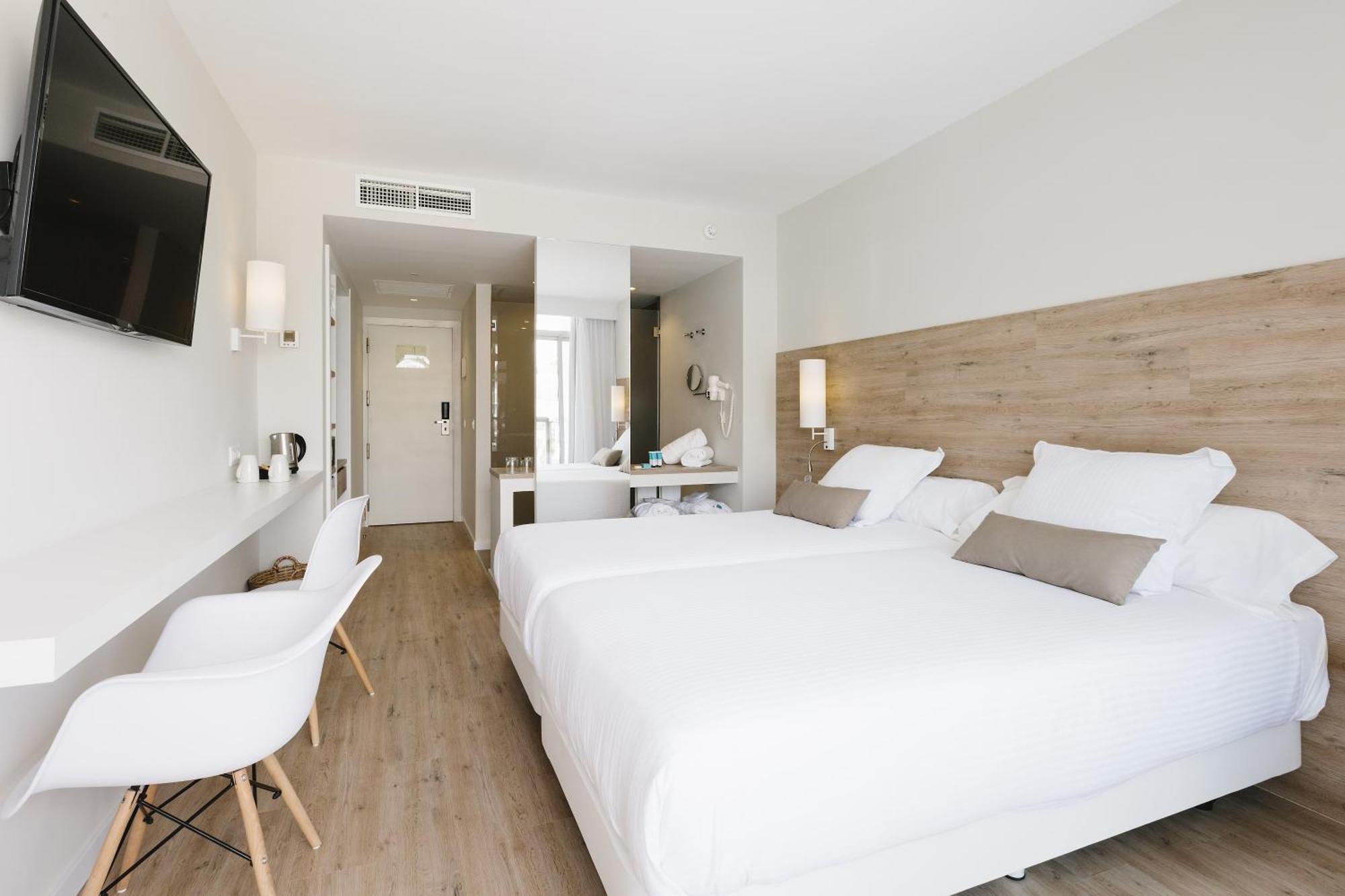 Отель Aluasoul Ibiza - Adults Only Эс-Кана Экстерьер фото