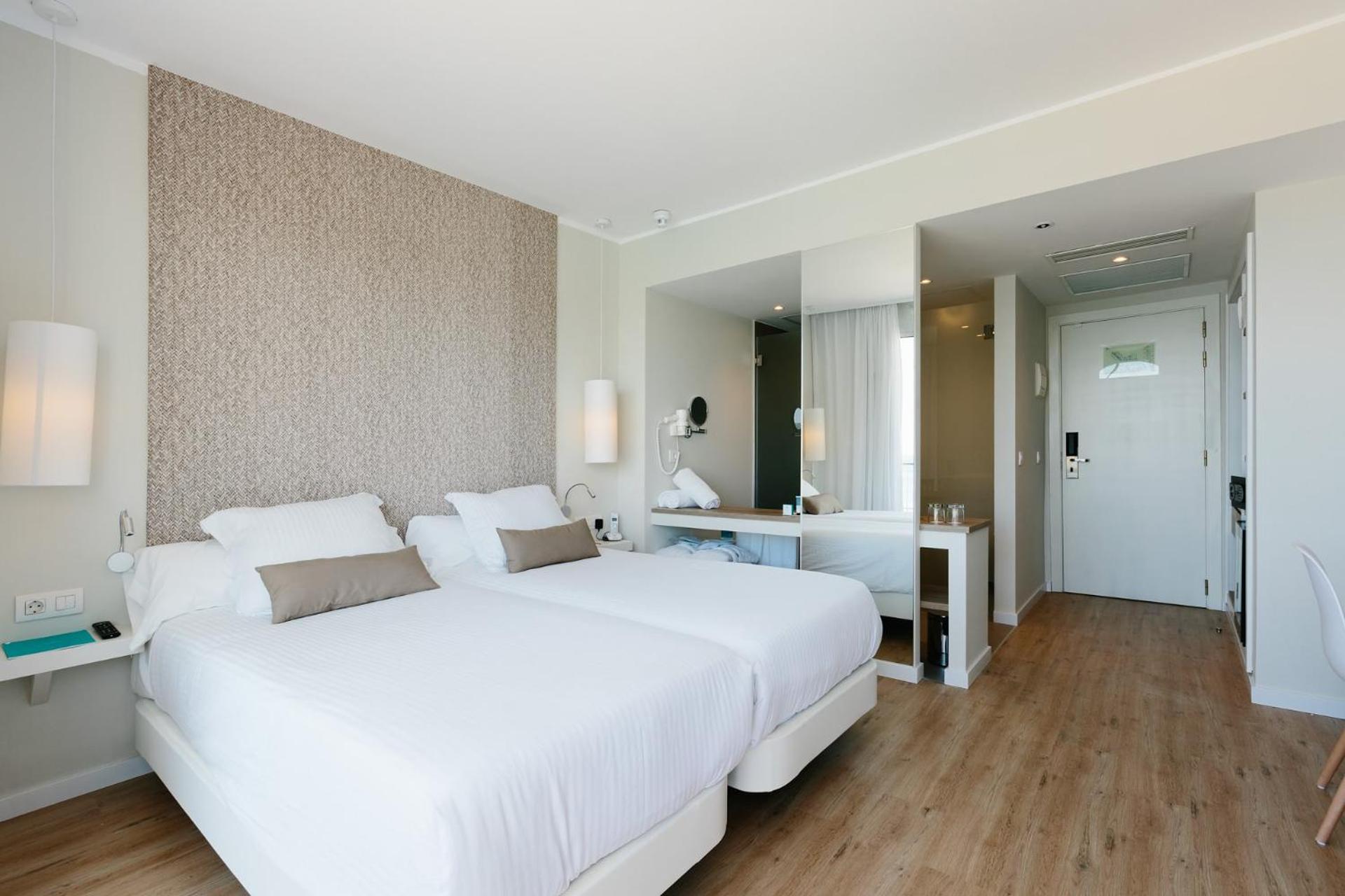 Отель Aluasoul Ibiza - Adults Only Эс-Кана Экстерьер фото